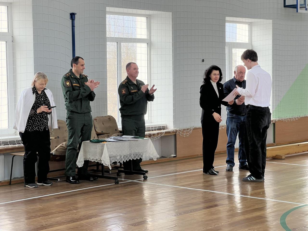 Праздник спорта. В спортивном зале гимназии №1 состоялся военно-спортивный праздник, приуроченный к Дню Защитника Отечества Праздник спорта. В спортивном зале гимназии №1 состоялся военно-спортивный праздник, приуроченный к Дню Защитника Отечества