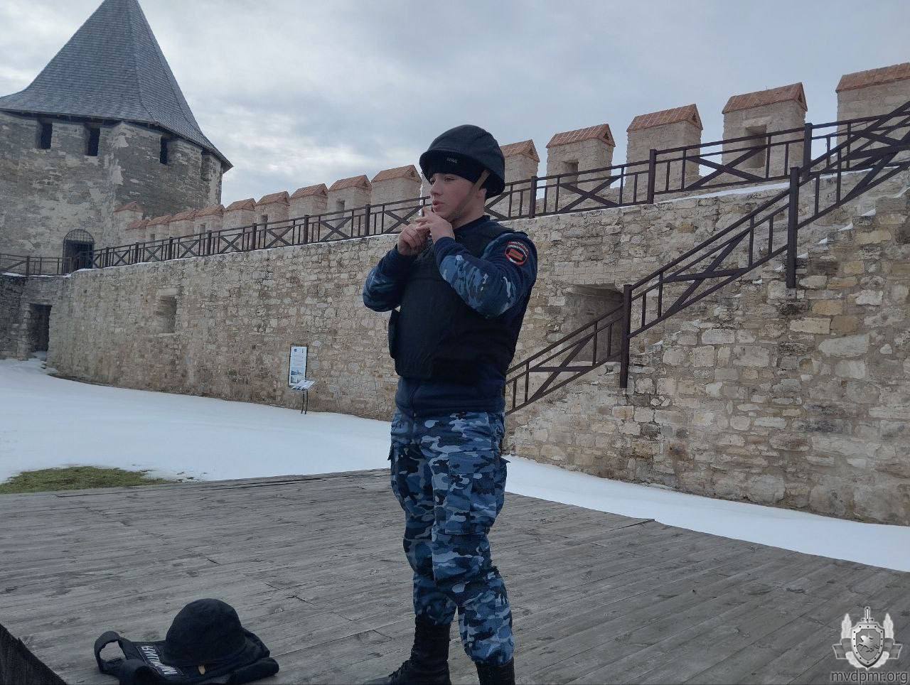 Сильный боец везде молодец Сильный боец везде молодец