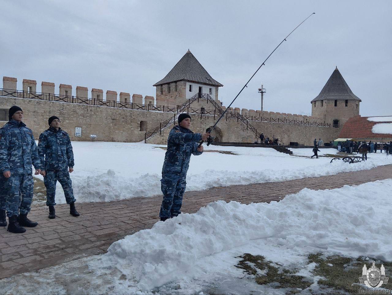 Сильный боец везде молодец Сильный боец везде молодец