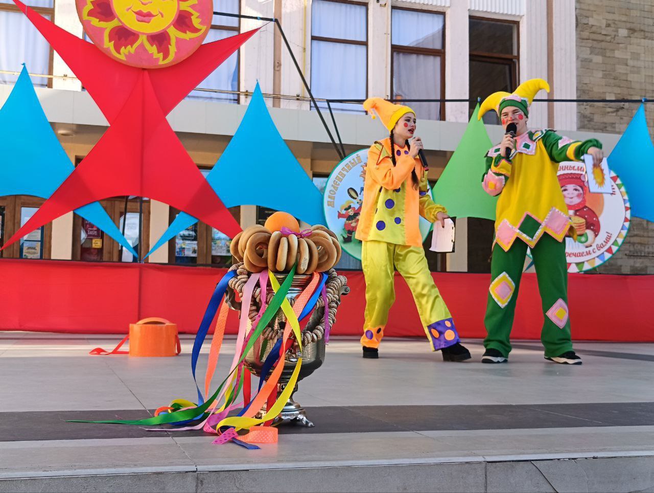 Время улыбок, песен и солнечных дней — приближается пора весенних чудес! Весна будет обязательно яркой и теплой!