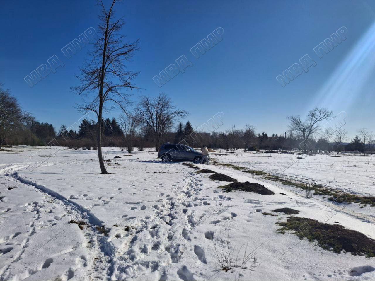 Протаранил забор дендропарка в Тирасполе Протаранил забор дендропарка в Тирасполе