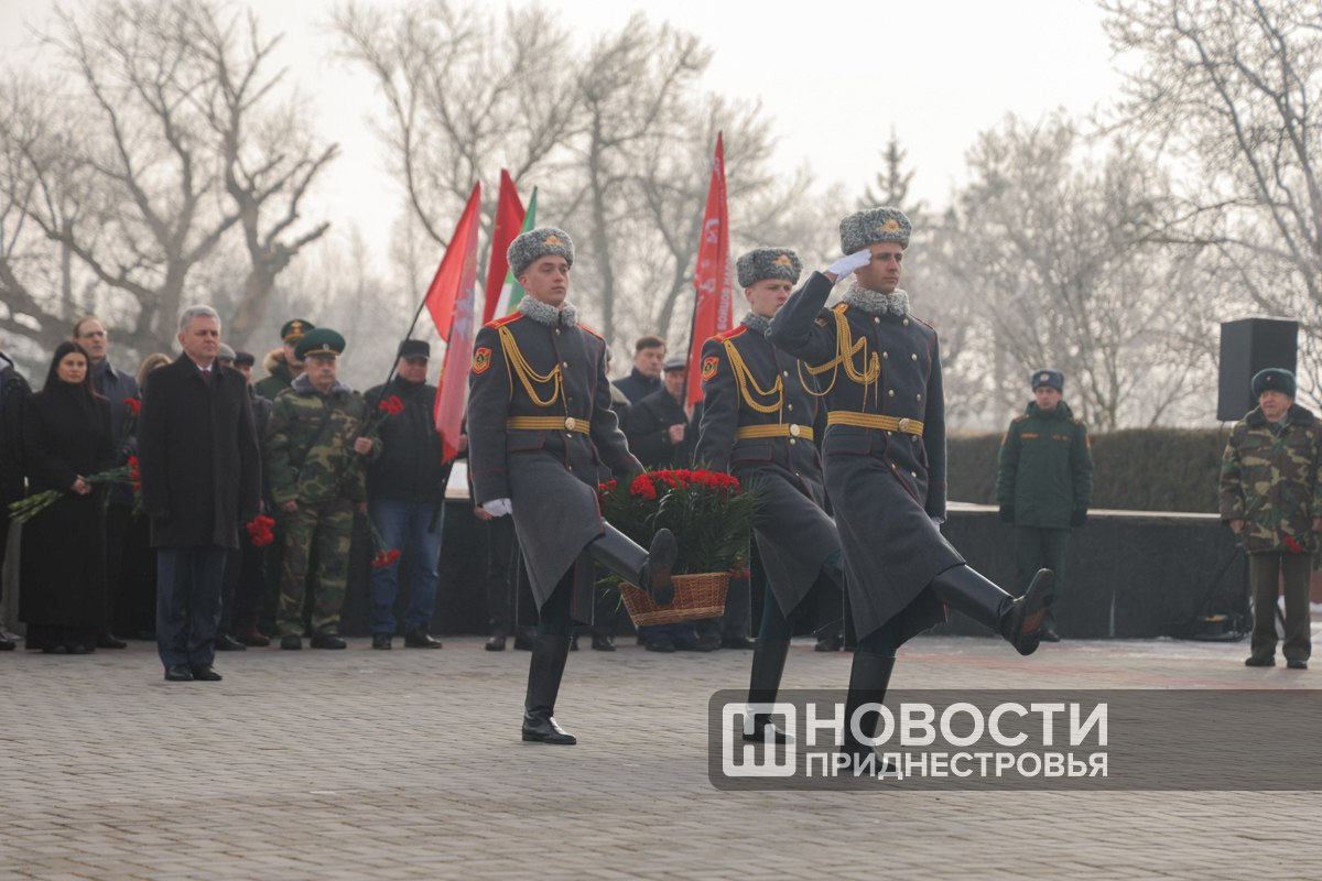 Президент Вадим Красносельский принял участие в церемонии возложения цветов к могилам защитников Отечества на столичном Мемориале Славы