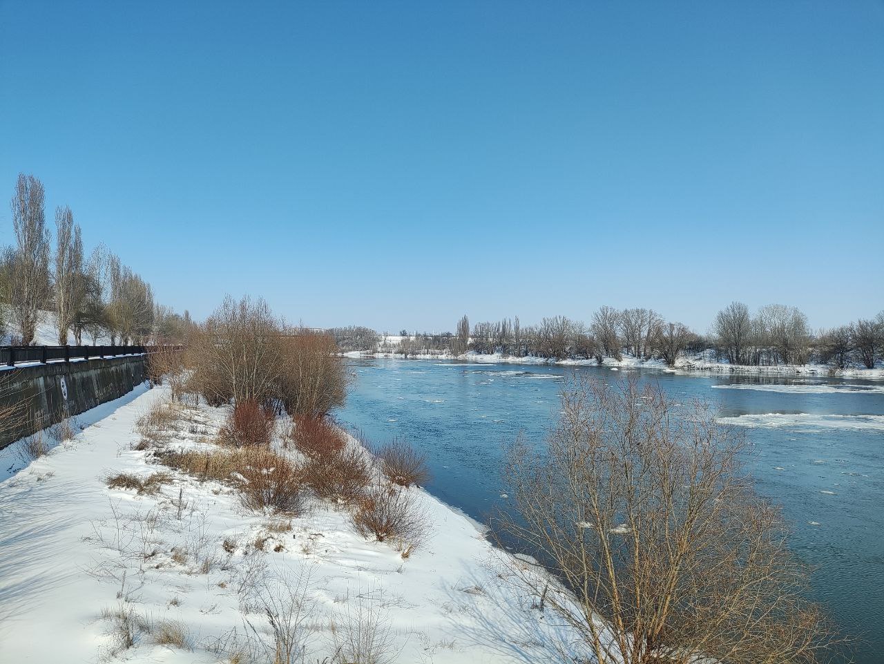 24 февраля ожидается облачная с прояснениями погода, местами слабые осадки, ночью и утром местами туман