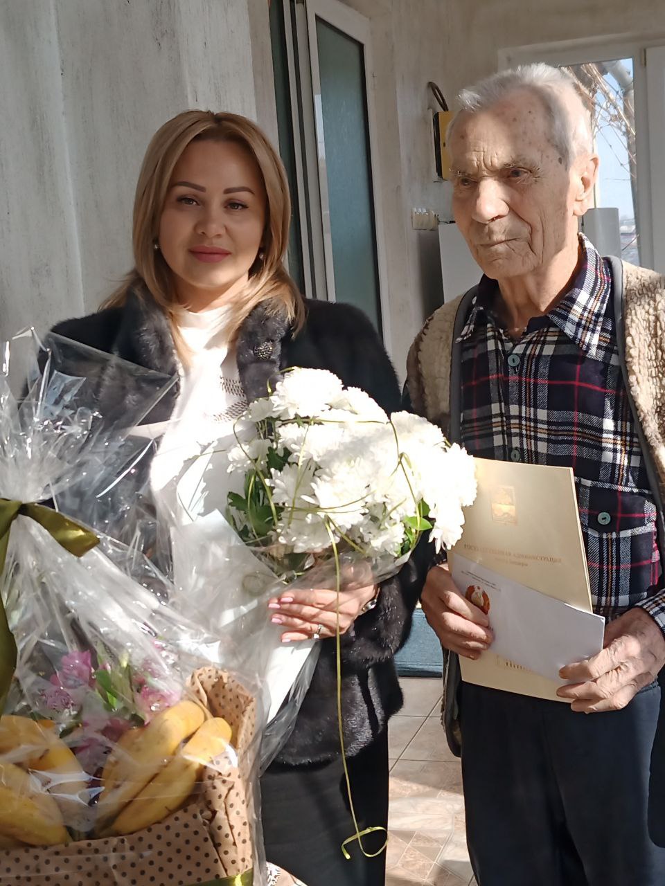 В Протягайловке сегодня с праздником поздравляли ветерана Великой Отечественной войны Захара Башмакова