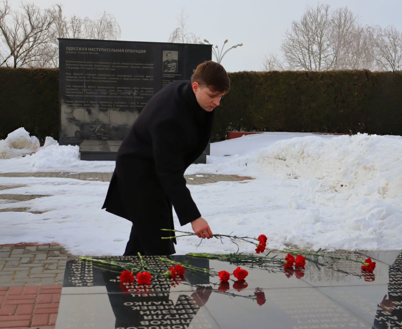 В возложении цветов к Вечному огню, памятным плитам и монументам погибшим воинам приняли участие заместитель главы госадминистрации по экономическому развитию и предпринимательству Андрей Челенгир и председатель... В возложении цветов к Вечному огню, памятным плитам и монументам погибшим воинам приняли участие заместитель главы госадминистрации по экономическому развитию и предпринимательству Андрей Челенгир и председатель...