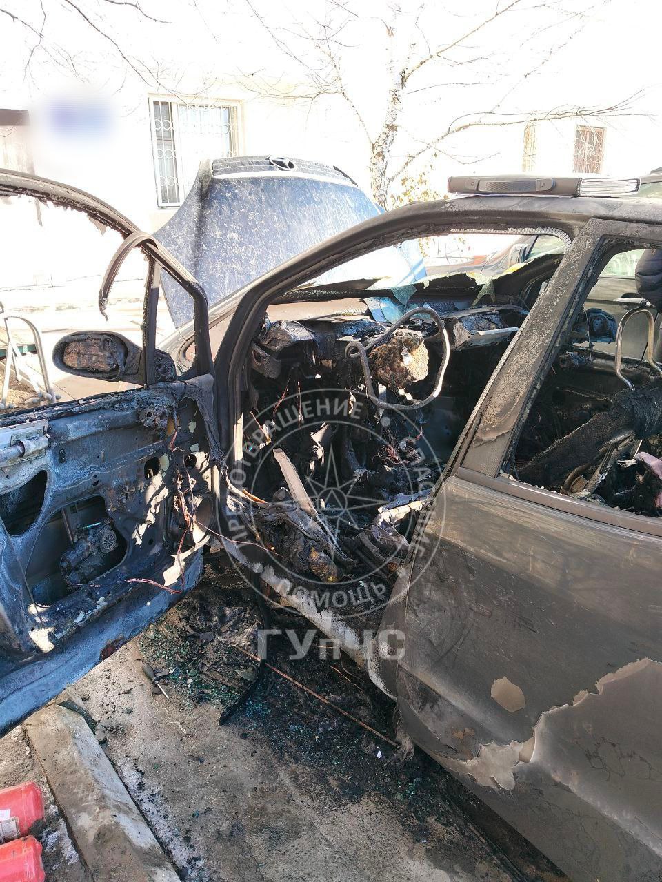 В воскресенье в Днестровске произошёл пожар – на парковке у многоэтажки загорелся Mercedes В воскресенье в Днестровске произошёл пожар – на парковке у многоэтажки загорелся Mercedes