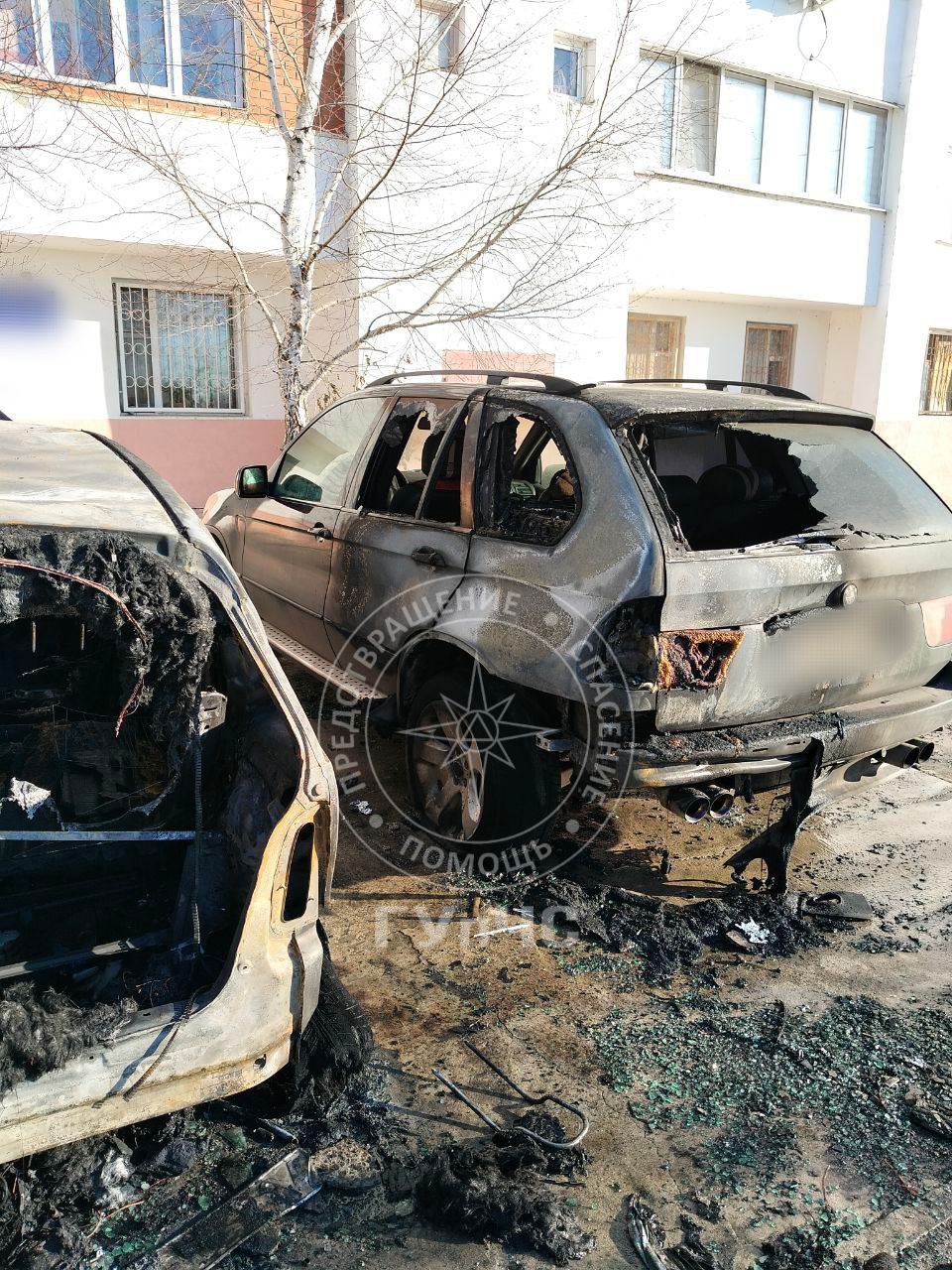 В воскресенье в Днестровске сгорели две машины В воскресенье в Днестровске сгорели две машины