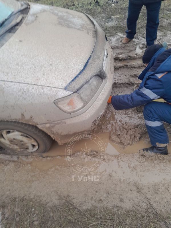 Вытянули из грязи. Вчера днём в Дубоссарах сотрудник социальной помощи навестил подопечных