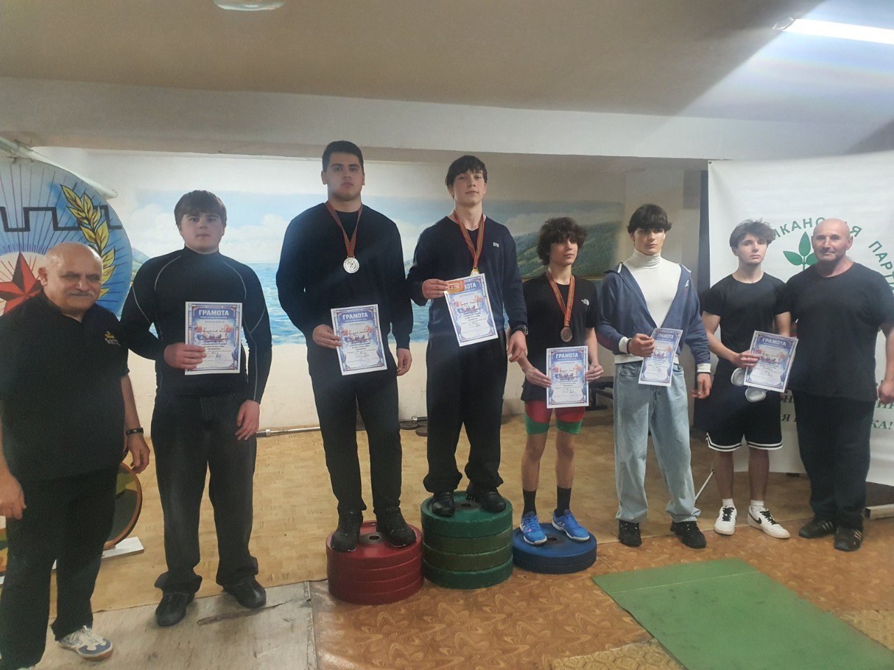 Сила в каждом движении. Воспитанники отделения пауэрлифтинга бендерской СДЮСШОР гребли заняли три призовых места на турнире по жиму штанги лёжа Сила в каждом движении. Воспитанники отделения пауэрлифтинга бендерской СДЮСШОР гребли заняли три призовых места на турнире по жиму штанги лёжа