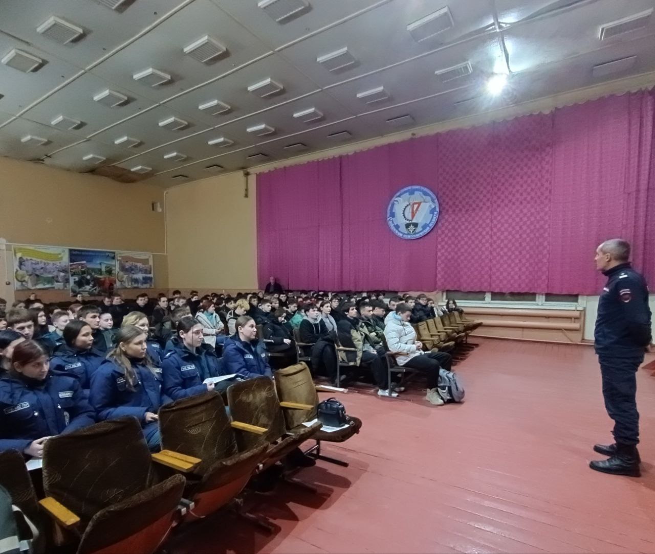 Сотрудники ИДН Слободзейского РОВД провели профилактическую беседу с обучающимися Слободзейского политехнического техникума по актуальным на сегодняшний день темам: "Буллинг и кибербуллинг", "Курение и наркотики - сбыт...