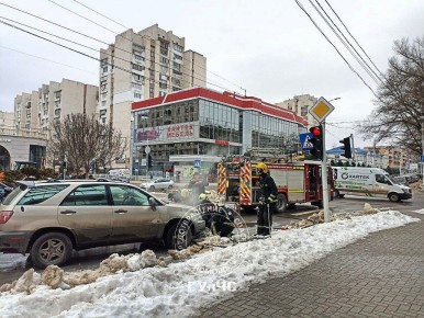 Столичные пожарные сегодня утром тушили «Лексус»