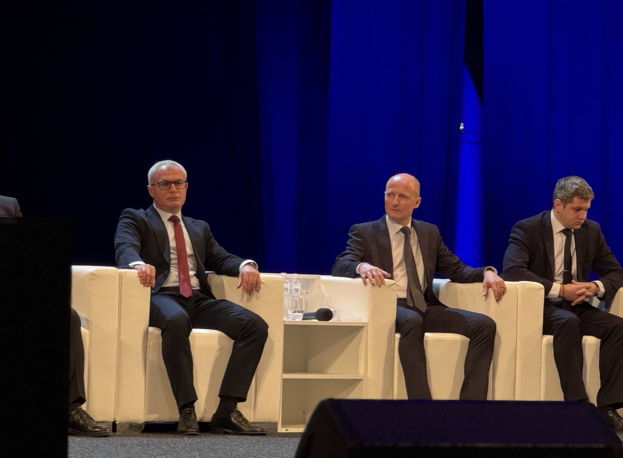 На форуме говорят об обучении финансовой и цифровой грамотности, программированию, работе с ИИ