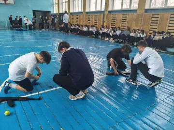 Наш успех — сила всех!. В Бендерском теоретическом лицее в рамках месячника оборонно-массовой работы проходят нешуточные сражения "Будущее Армии родной Страны"