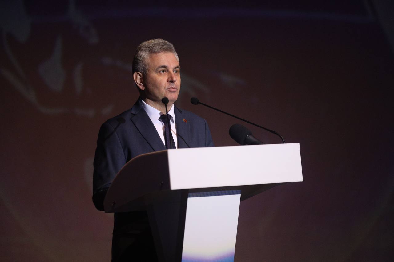 «Я всегда интересовался технологиями — тем более что моё первое образование инженерное и связано с этой сферой... Технологии — это уже не будущее, а реальность, влияющая на безопасность, воспитание и управление» – Вадим...