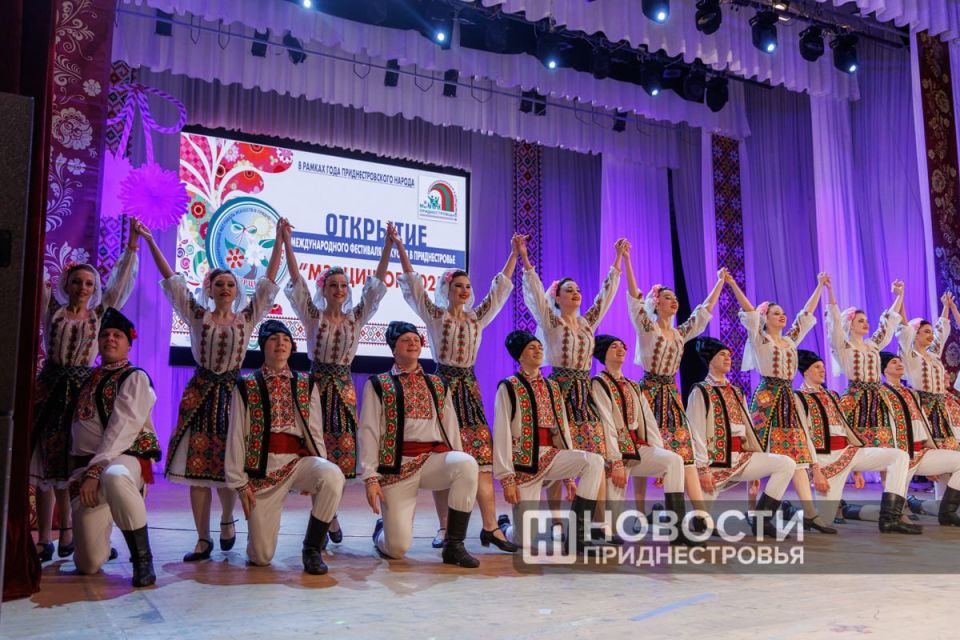 С весной в Приднестровье наступает праздник Мэрцишор и стартует одноимённый фестиваль искусств
