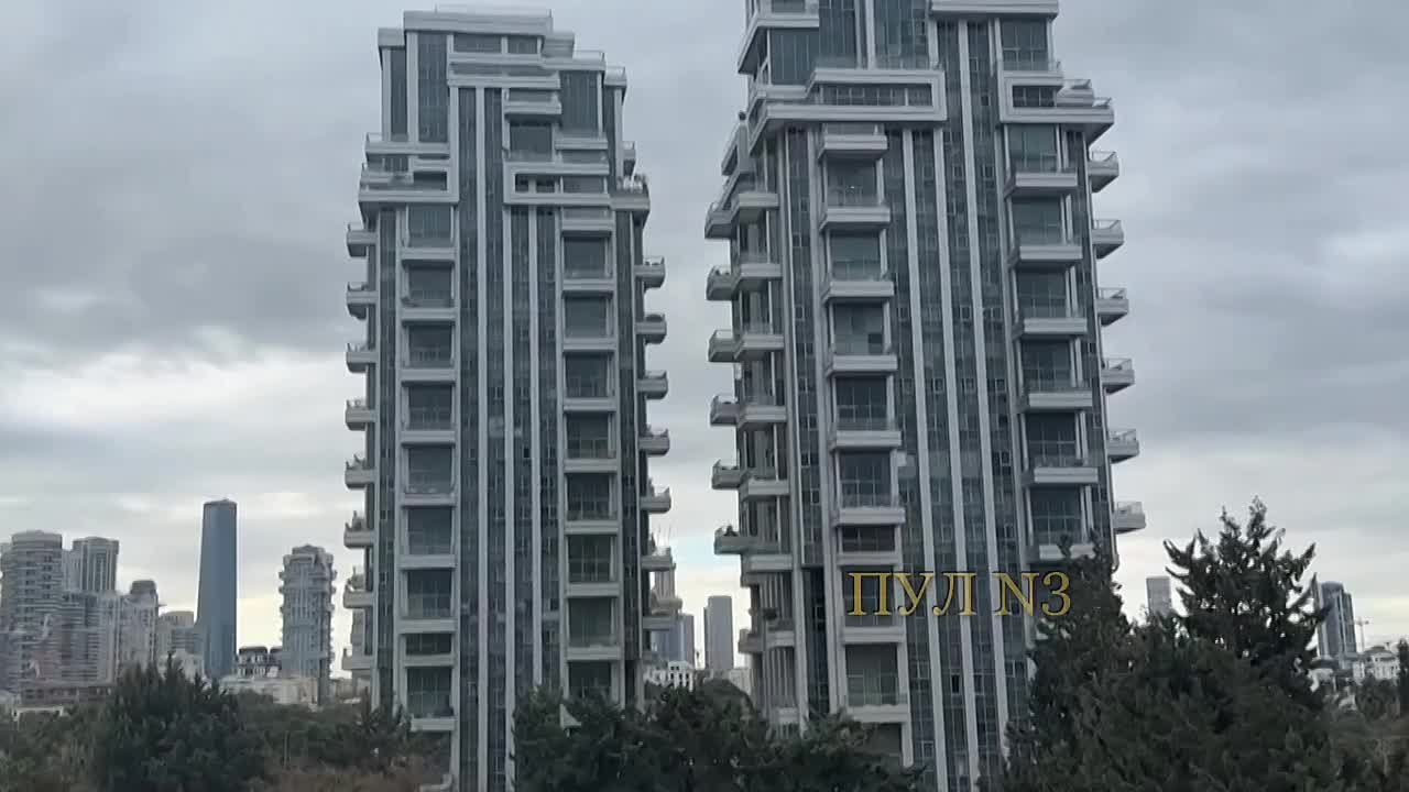 Иран запустил десятки ракет в сторону Израиля - над Тель-Авивом зазвучали сирены оповещения, начала работу система ПВО: