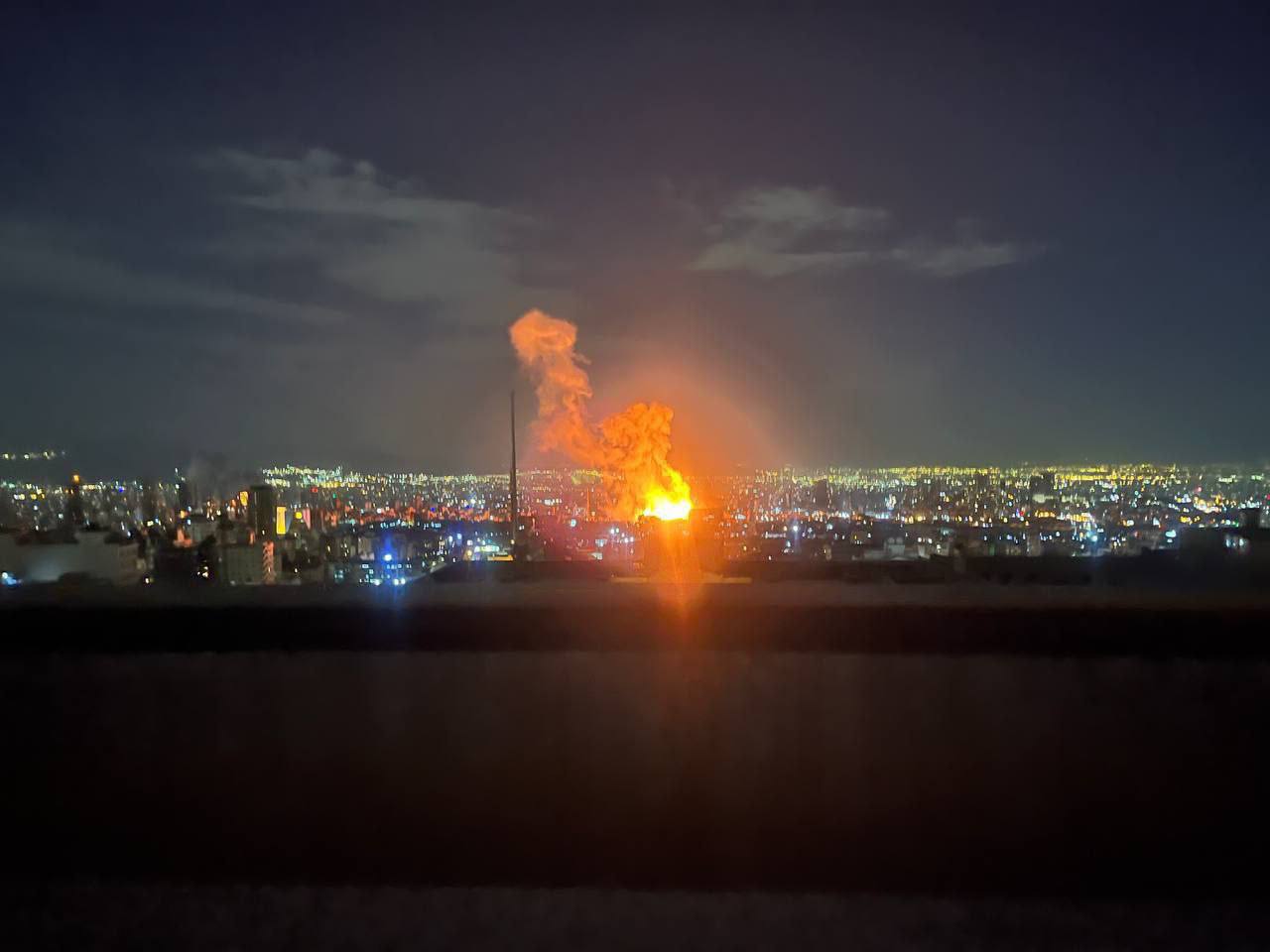 В Тегеране был прилёт по зданию государственной телерадиокомпании «Голос Исламской республики Иран» (IRIB) В Тегеране был прилёт по зданию государственной телерадиокомпании «Голос Исламской республики Иран» (IRIB)