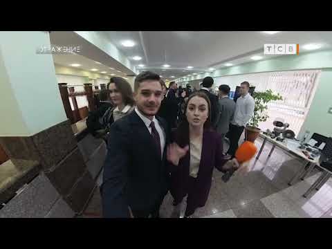 Взрослые пытаются решить, стоит ли учить детей уверенно, безопасно и с пользой жить и работать в мире, где почти всё связано с компьютерами, интернетом и смартфонами