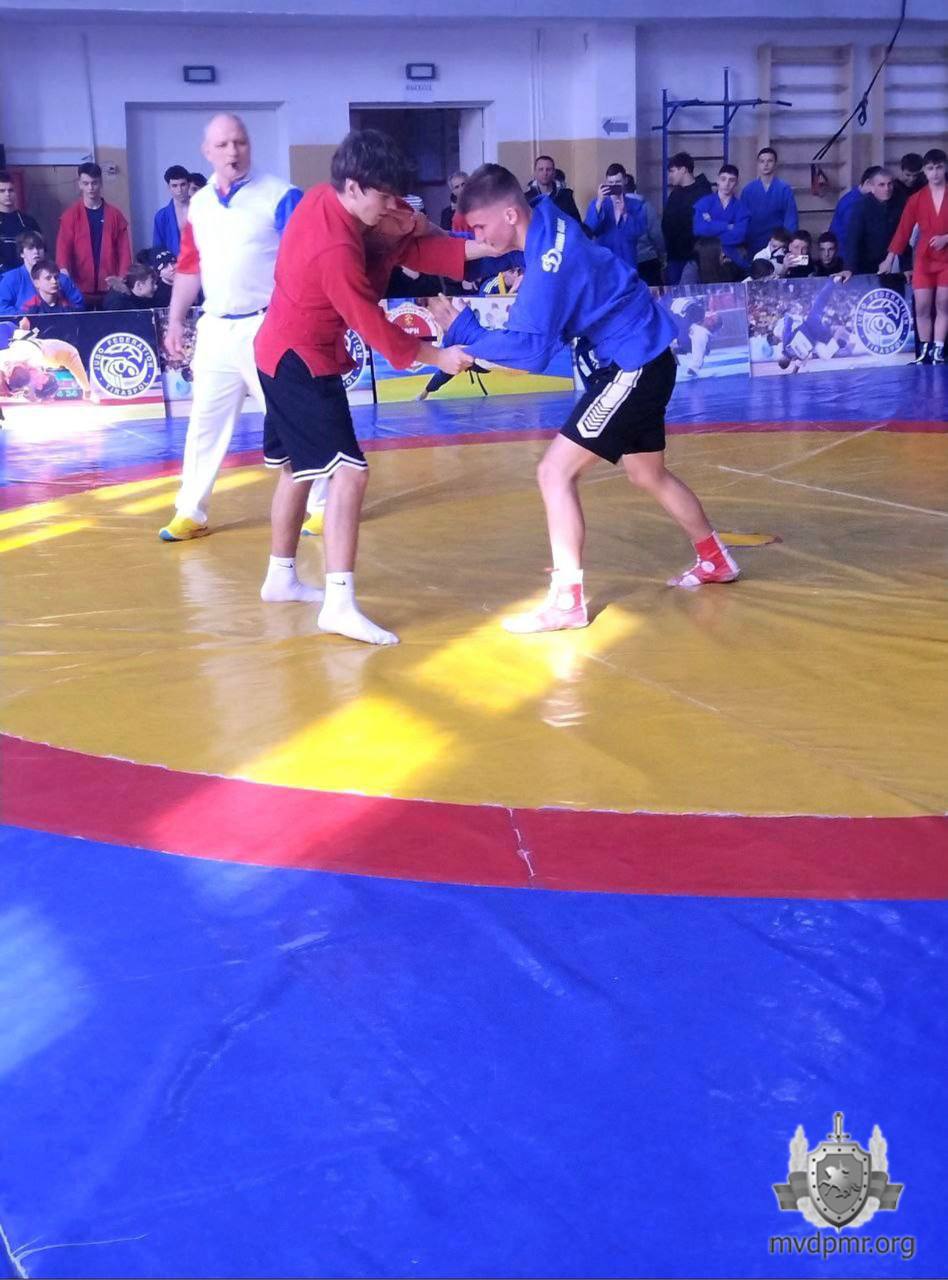 Самбо закаляет характер. В Тирасполе 28 февраля состоялся открытый турнир по самбо среди юношей, юниоров и девушек, посвящённый Дню защитника Отечества Самбо закаляет характер. В Тирасполе 28 февраля состоялся открытый турнир по самбо среди юношей, юниоров и девушек, посвящённый Дню защитника Отечества