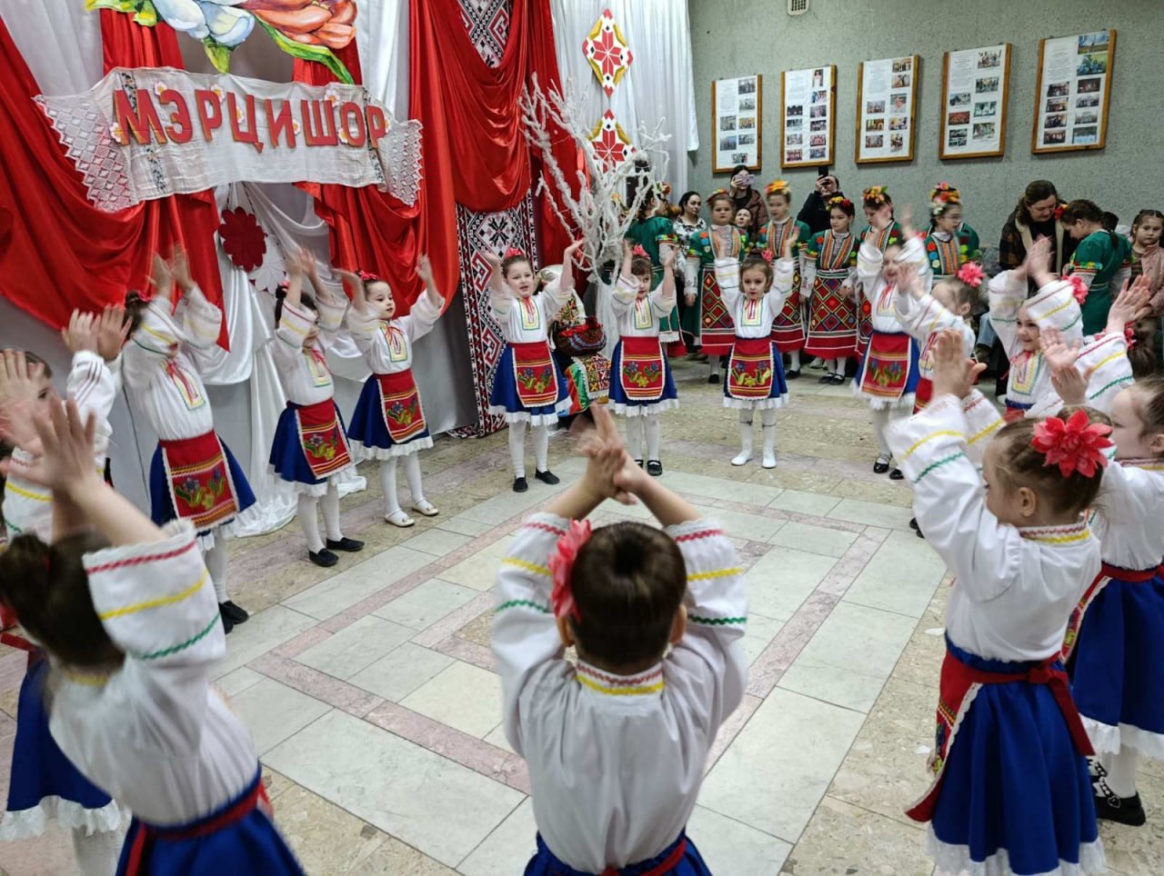 В ДОМЕ КУЛЬТУРЫ с. ПАРКАНЫ ВСТРЕТИЛИ ВЕСНУ НАРОДНЫМ ПРАЗДНИКОМ «БАБА МАРТА»