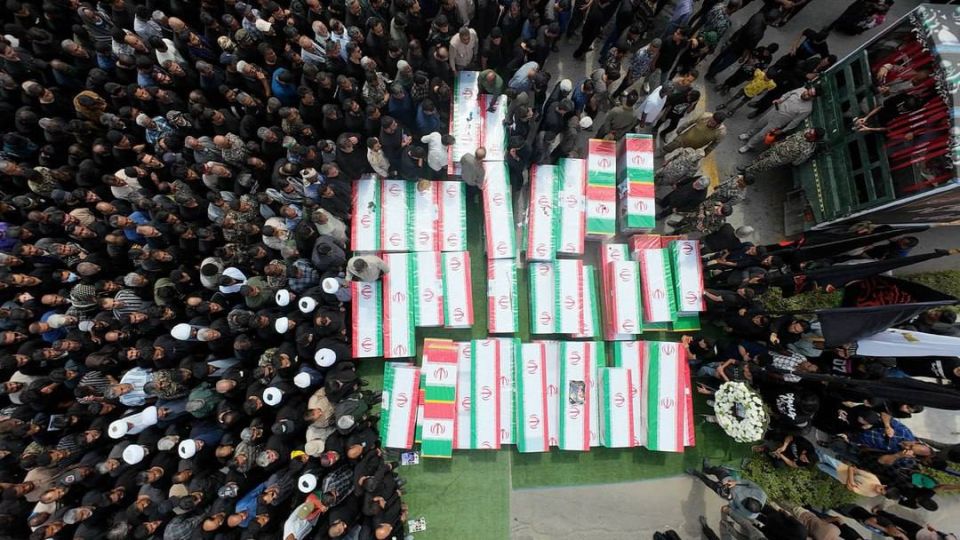 Похороны иранских детей убитых коалицией Эпштейна в Минабе Похороны иранских детей убитых коалицией Эпштейна в Минабе