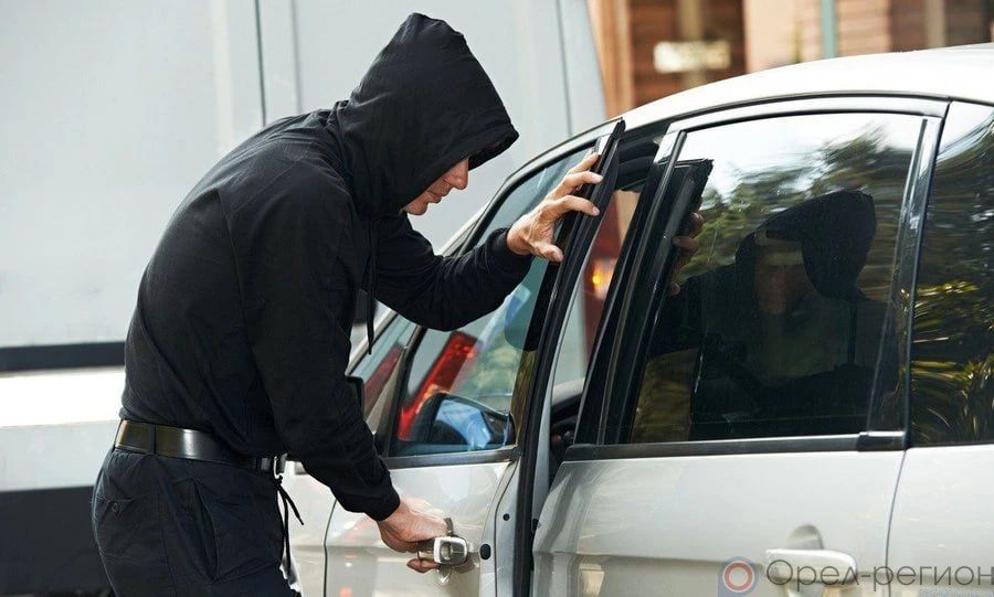 В Дубоссарах мужчина обокрал незапертую машину автошколы