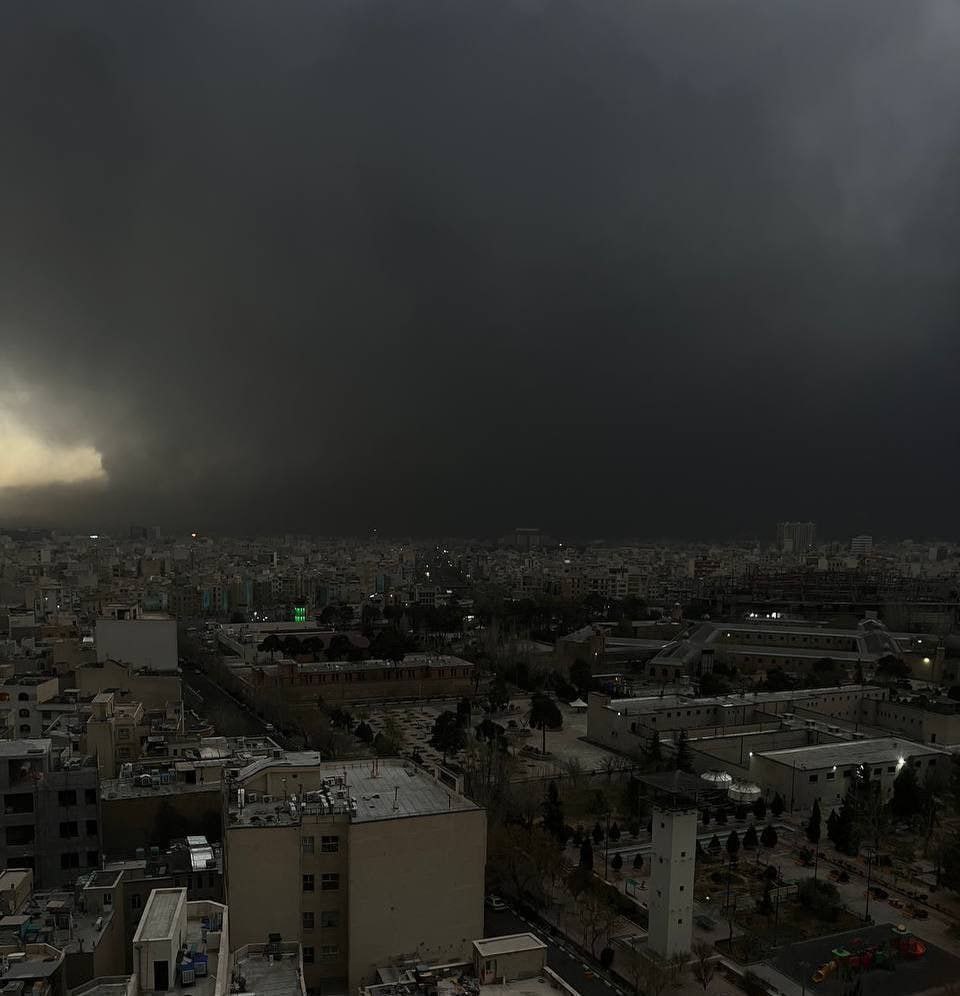 Ночью Израиль нанесли удар по НПЗ «Шахран» в районе Шахр-Рей в Тегеране Ночью Израиль нанесли удар по НПЗ «Шахран» в районе Шахр-Рей в Тегеране