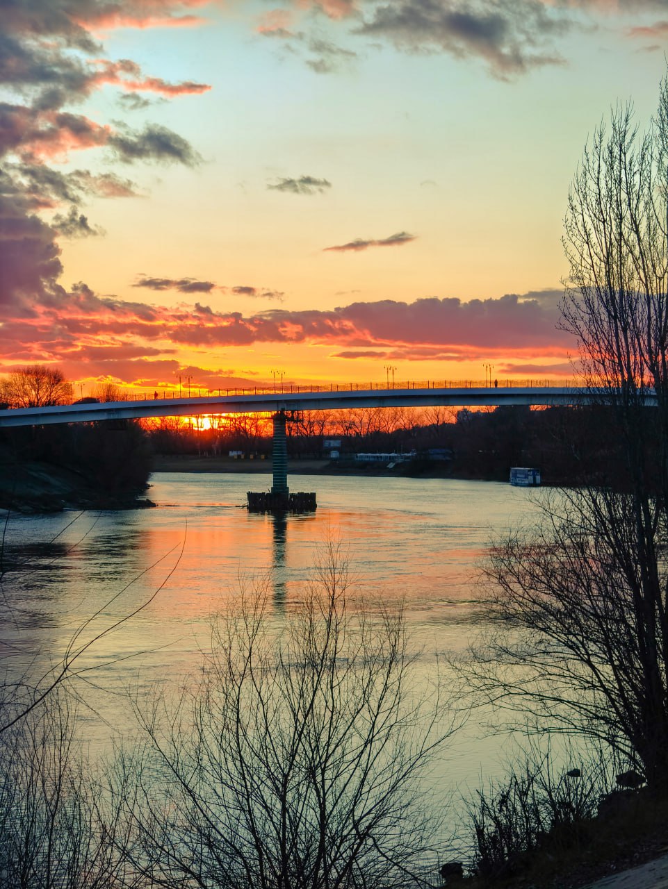 Золотой закат в столице в объективе Виталия Калерина Золотой закат в столице в объективе Виталия Калерина
