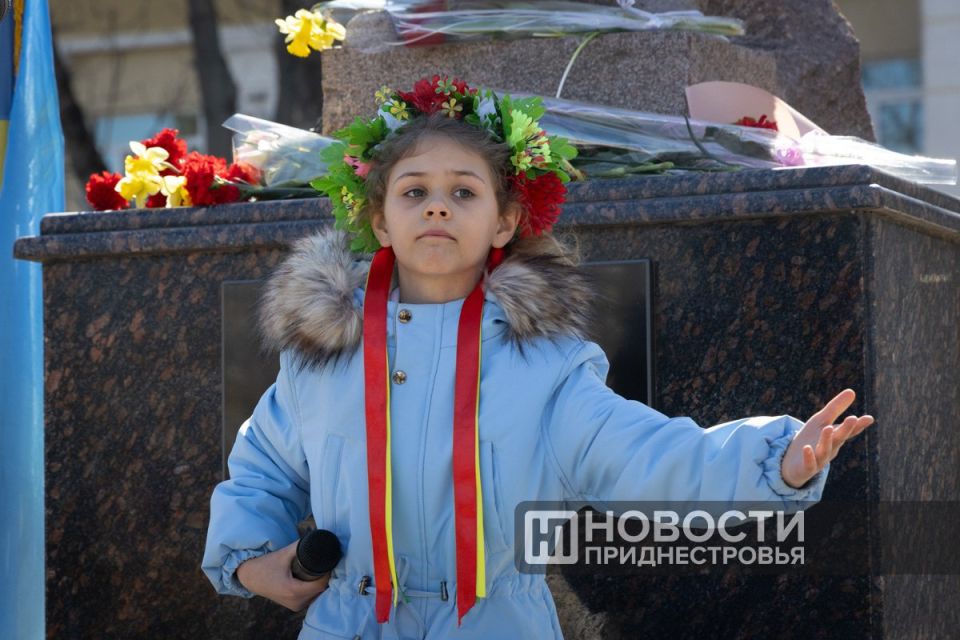 В Приднестровье отмечают 212 лет со дня рождения Тараса Шевченко — великого украинского поэта, писателя и художника В Приднестровье отмечают 212 лет со дня рождения Тараса Шевченко — великого украинского поэта, писателя и художника