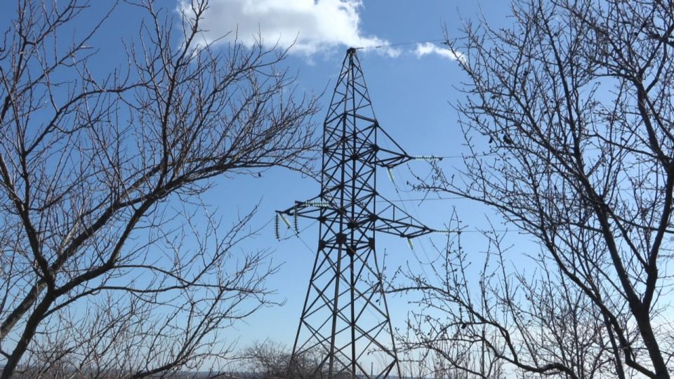 В прошлом году специалисты заменили около двух километров кабельных линий, обеспечивающих электроэнергией жилые дома по улице Дружбы в микрорайоне Ленинском В прошлом году специалисты заменили около двух километров кабельных линий, обеспечивающих электроэнергией жилые дома по улице Дружбы в микрорайоне Ленинском