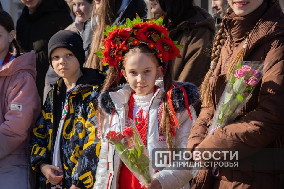 В Приднестровье отмечают 212 лет со дня рождения Тараса Шевченко — великого украинского поэта, писателя и художника В Приднестровье отмечают 212 лет со дня рождения Тараса Шевченко — великого украинского поэта, писателя и художника