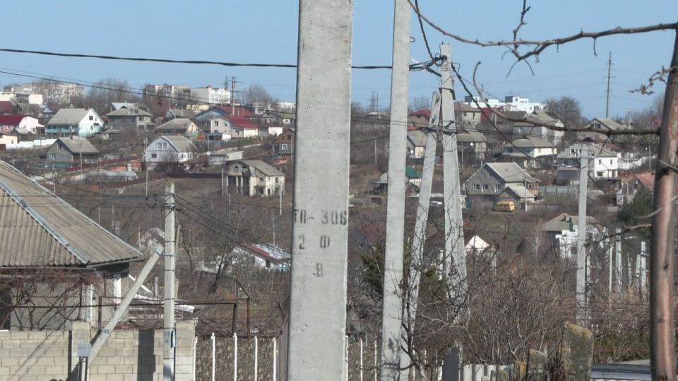 В прошлом году специалисты заменили около двух километров кабельных линий, обеспечивающих электроэнергией жилые дома по улице Дружбы в микрорайоне Ленинском В прошлом году специалисты заменили около двух километров кабельных линий, обеспечивающих электроэнергией жилые дома по улице Дружбы в микрорайоне Ленинском