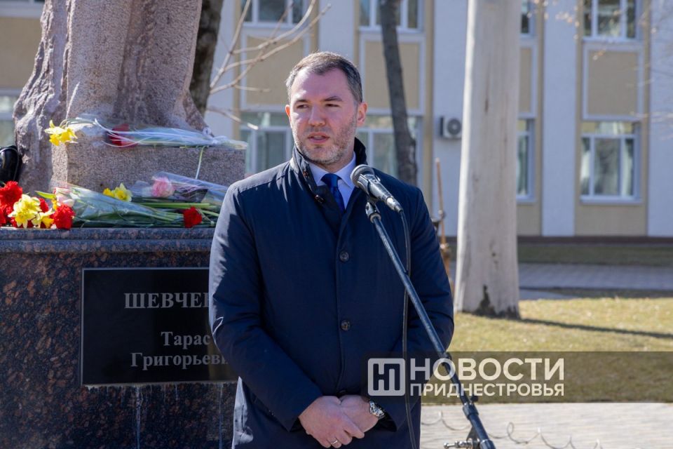 В Приднестровье отмечают 212 лет со дня рождения Тараса Шевченко — великого украинского поэта, писателя и художника В Приднестровье отмечают 212 лет со дня рождения Тараса Шевченко — великого украинского поэта, писателя и художника