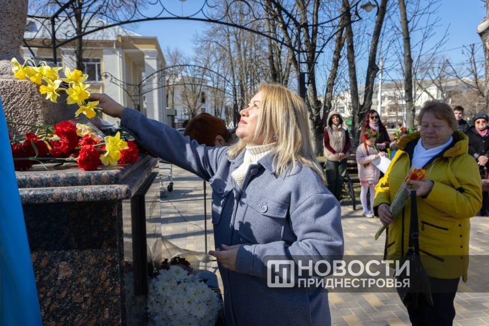 В Приднестровье отмечают 212 лет со дня рождения Тараса Шевченко — великого украинского поэта, писателя и художника В Приднестровье отмечают 212 лет со дня рождения Тараса Шевченко — великого украинского поэта, писателя и художника
