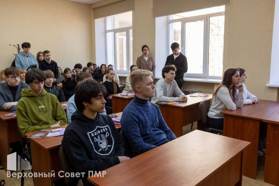 «Мы готовим лидеров, которые будут принимать решения через 10–20 лет», – отметила Председатель Верховного Совета ПМР, декан факультета государственного управления и социально-гуманитарных наук Татьяна Залевская «Мы готовим лидеров, которые будут принимать решения через 10–20 лет», – отметила Председатель Верховного Совета ПМР, декан факультета государственного управления и социально-гуманитарных наук Татьяна Залевская