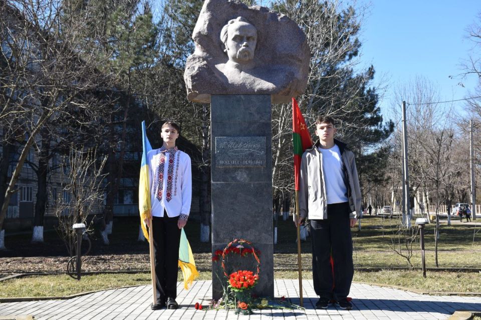 В Каменке почтили память Тараса Шевченко В Каменке почтили память Тараса Шевченко