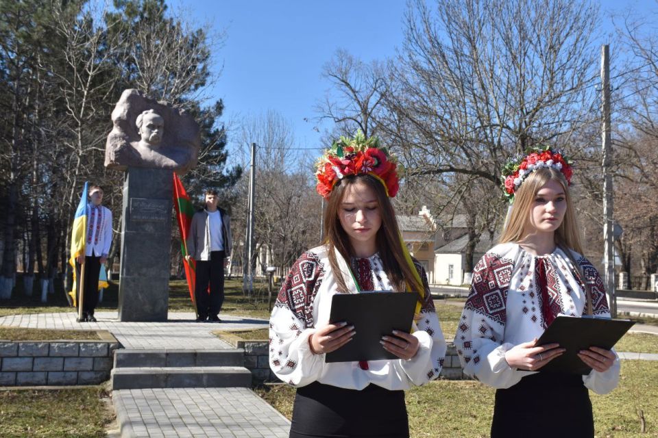 В Каменке почтили память Тараса Шевченко В Каменке почтили память Тараса Шевченко