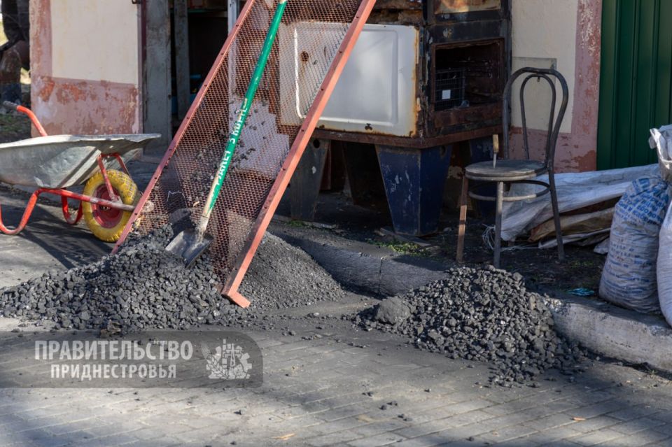 Вице-премьер Виталий Нягу накануне побывал с рабочим визитом в Бендерах и проверил подготовку к установке твердотопливных котлов для городских медучреждений Вице-премьер Виталий Нягу накануне побывал с рабочим визитом в Бендерах и проверил подготовку к установке твердотопливных котлов для городских медучреждений