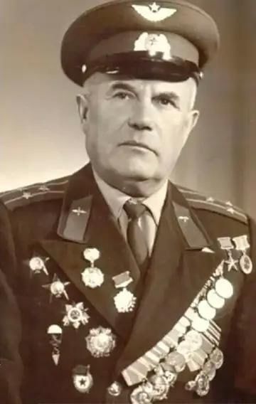 82 года назад советский лётчик Аким Павлович Карпенко получил звание Героя Советского Союза