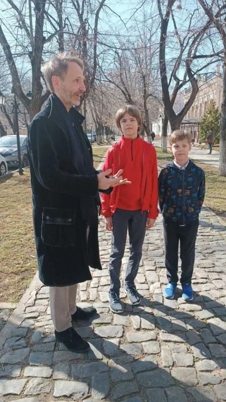 Правнук учёного Льва Берга впервые привёз в Бендеры своих детей, чтобы показать им родину знаменитого предка