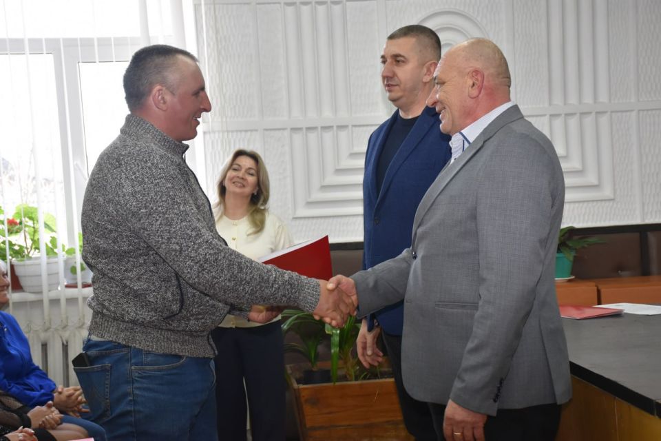 В преддверии Дня работников жилищно - коммунального хозяйства и бытового обслуживания населения в Каменском ПУЖКХ прошло торжественное собрание В преддверии Дня работников жилищно - коммунального хозяйства и бытового обслуживания населения в Каменском ПУЖКХ прошло торжественное собрание
