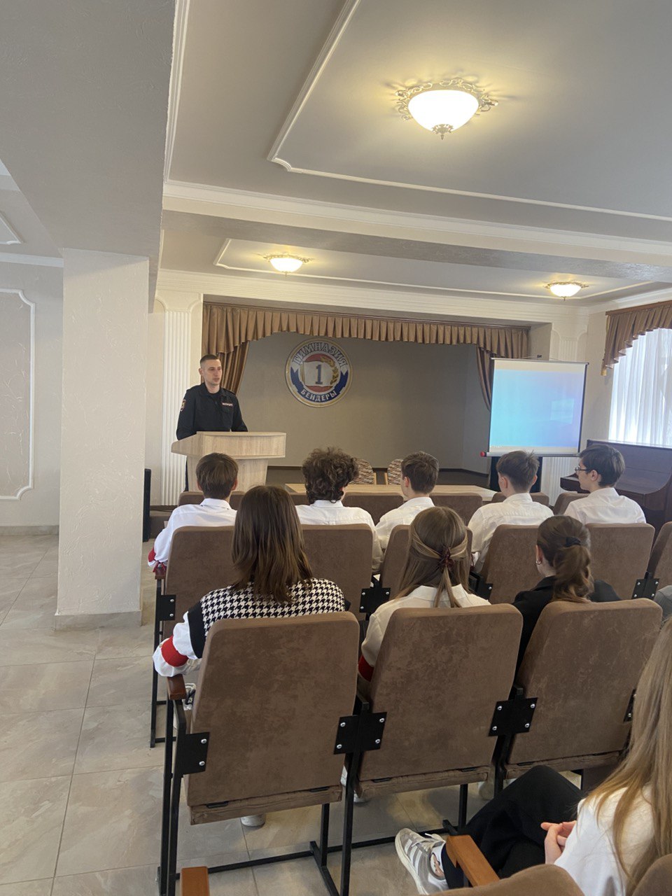 Будущее без наркотиков!. В рамках профилактической работы для учащихся 8-10 классов в Бендерской гимназии №1 была проведена важная лекция на тему: «Противодействие незаконному обороту наркотических средств, психотропных... Будущее без наркотиков!. В рамках профилактической работы для учащихся 8-10 классов в Бендерской гимназии №1 была проведена важная лекция на тему: «Противодействие незаконному обороту наркотических средств, психотропных...