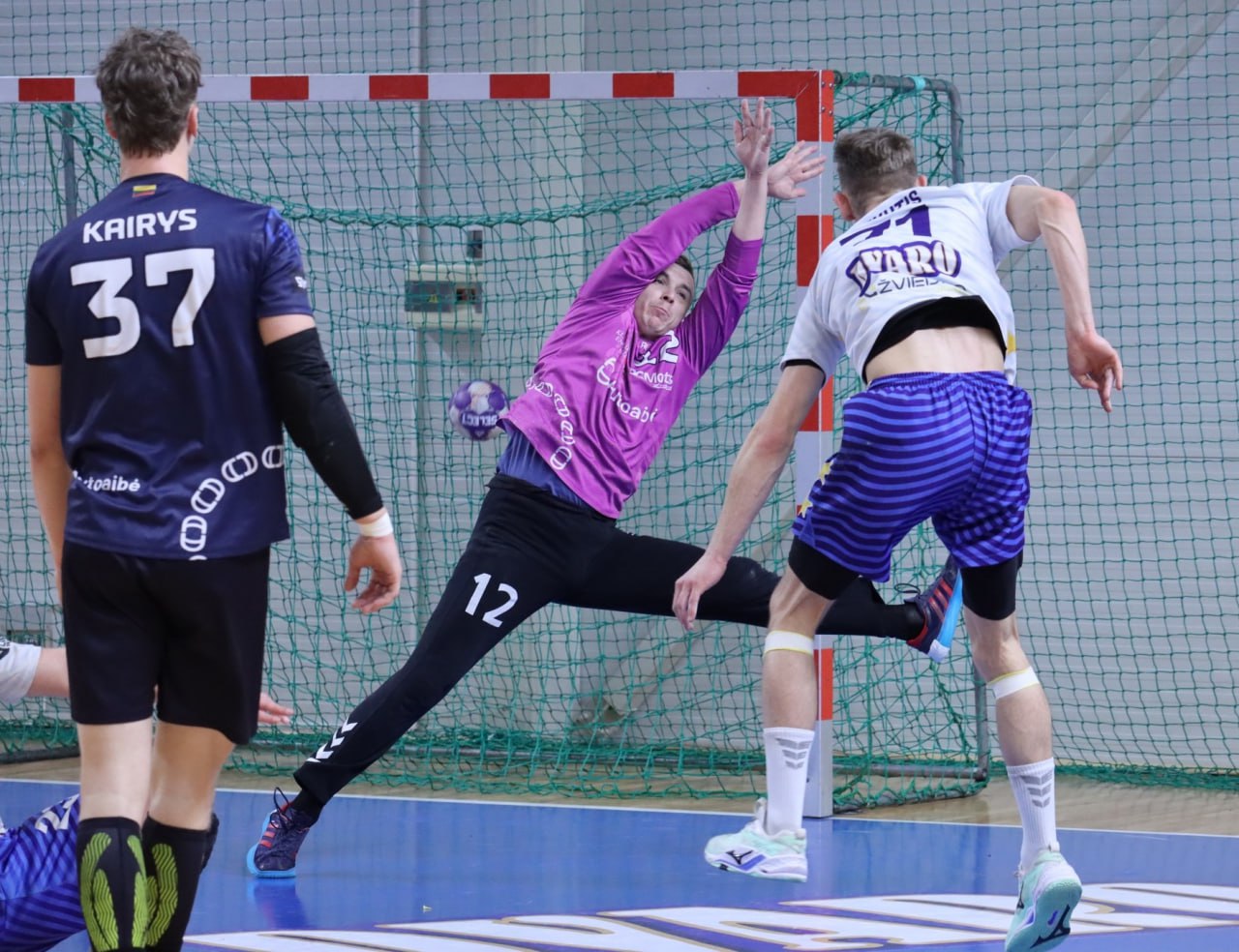 Иван Сахарнян успешно играет в Литовской гандбольной лиге Иван Сахарнян успешно играет в Литовской гандбольной лиге