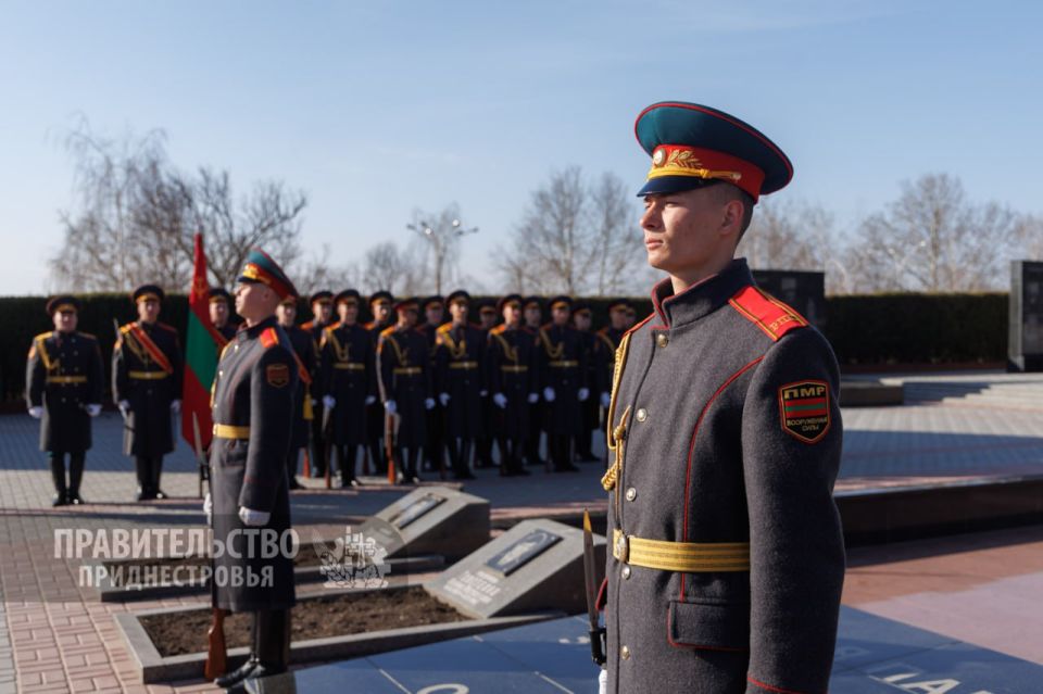 В Тирасполе почтили память бойцов Народного ополчения В Тирасполе почтили память бойцов Народного ополчения