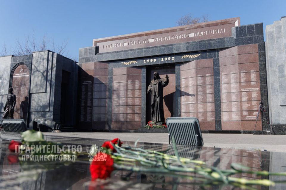 В Тирасполе почтили память бойцов Народного ополчения В Тирасполе почтили память бойцов Народного ополчения