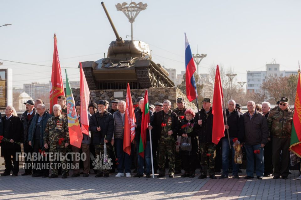 В Тирасполе почтили память бойцов Народного ополчения В Тирасполе почтили память бойцов Народного ополчения