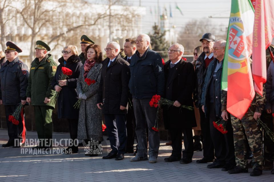 В Тирасполе почтили память бойцов Народного ополчения В Тирасполе почтили память бойцов Народного ополчения