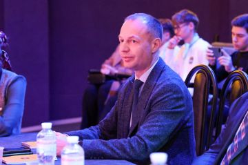 Минфин выступил партнером интеллектуальной игры для школьников по финграмотности «Будь в теме!»