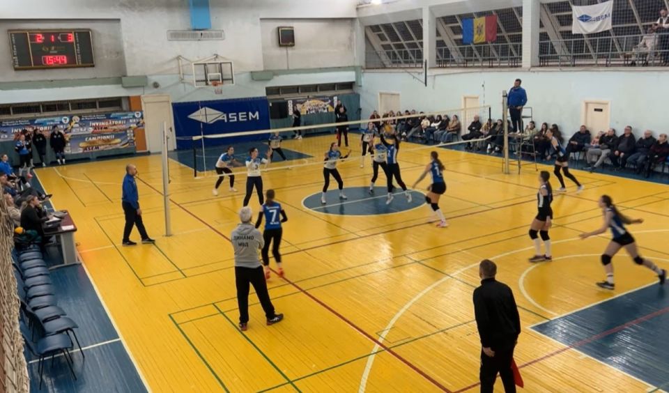 Динамовские волейбольные команды борются за бронзу в Чемпионате РМ