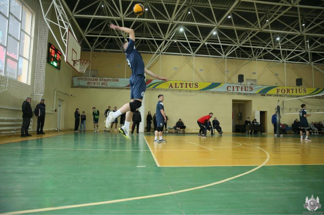 Старт серии игр за бронзу. В спорткомплексе ТЮИ днём 21 марта было по-настоящему жарко – не от погоды, а от накала борьбы Старт серии игр за бронзу. В спорткомплексе ТЮИ днём 21 марта было по-настоящему жарко – не от погоды, а от накала борьбы